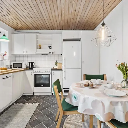 1 Bedroom Amazing In Holiday home *